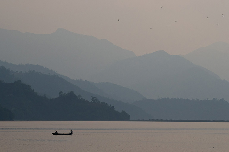 people00phewa-lake